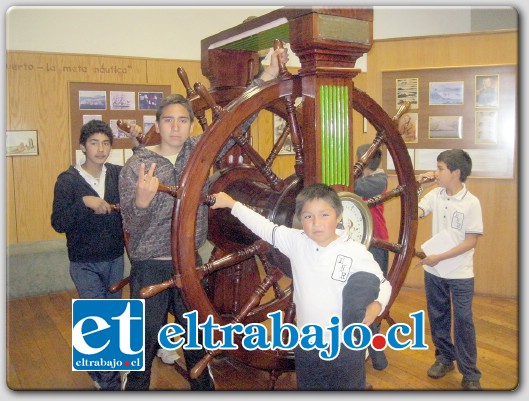 Alumnos de la Escuela San Rafael quedaron encantados con las piezas del museo.