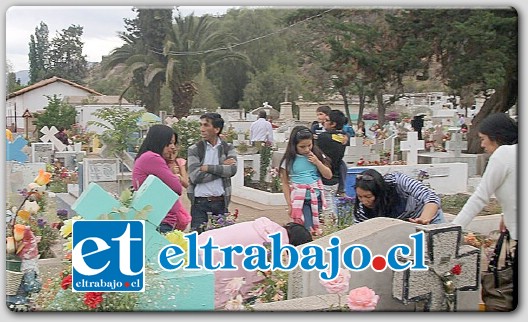 Más de 5.000 personas llegaron este 1 de noviembre hasta el Cementerio Parroquial de Putaendo para visitar a familiares y amigos que descansan en ese lugar.