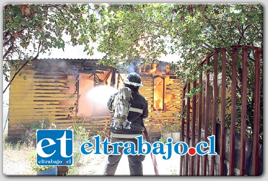 El incendio dejó pérdidas totales y este conocido vecino de Granallas quedó sólo con lo puesto.