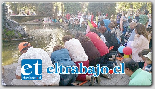 DOBLANDO RODILLAS.- Fuego espiritual, usando el lenguaje propio de los evangélicos que se dieron cita en nuestra Plaza de Armas, es lo que descendió sobre los presentes durante el fin de semana.