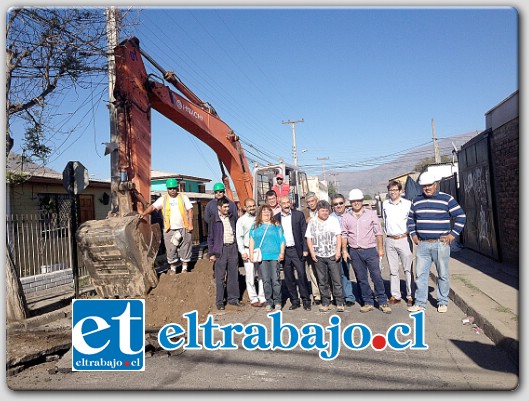 Alcalde Patricio Freire se trasladó al lugar y en compañía de los vecinos observaron el inicio de las obras.