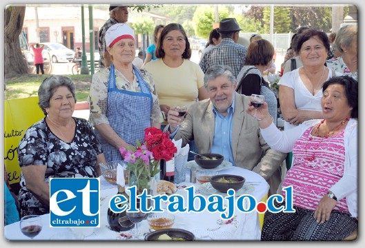 Exquisitas preparaciones otorgaron los adultos mayores a la comunidad de Catemu, en la XVI versión de Platos típicos saludables 2014.