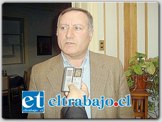 Luis Pradenas manifestó que le recordó al Ministro del MOP la existencia de un decreto que establece tal disposición.