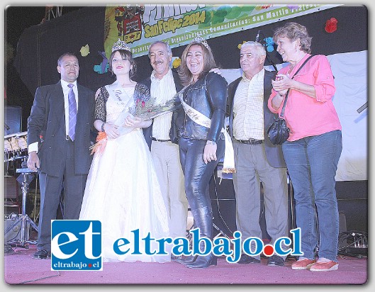 La representante de las Juntas de Vecinos La Nacional, Las Camelias, Santa Rosa y Yevide, Carolina Arancibia, se coronó Reina de la Primavera 2014.