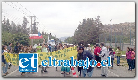 Más de 30 estudiantes del Liceo Manuel Marín Fritis se tomaron las dependencias cuestionando el paro de los profesores.