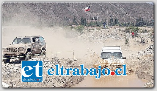 A la altura del paradero 25 de Las Coimas y en medio del río, fue construido el primer autódromo para competencias de jeep 4x4.