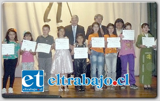 Todo un éxito fue la participación de los alumnos de los diferentes establecimientos educacionales municipalizados, en la primera versión del Festival de la Voz escolar 2014.