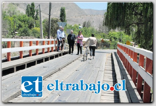 Una visita a terreno realizó este lunes el Alcalde Patricio Freire junto al Seremi de Obras Públicas, Miguel Saavedra y del Gobernador Eduardo León, hasta el sector de Tierras Blancas para ver los trabajos que se realizarán en el puente 25 de Mayo.