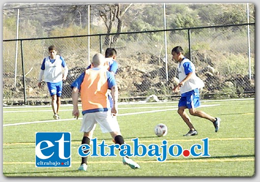 En la cancha de piso sintético el Uní ha preparado durante toda la semana el encuentro contra Deportes Copiapó.