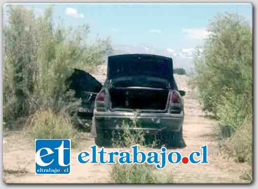 Fue abordado por tres sujetos que lo maniataron y obligaron a entrar portamaletas del auto, dejándolo abandonado en Auco con su cabeza embarrilada para que muriera asfixiado.