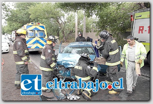 Cuatro personas lesionadas de diversa consideración, fue el saldo de una colisión entre una camioneta y un automóvil particular ocurrida la tarde del sábado en el paradero 20 de Calle Larga, frente a Fundo El guindal.