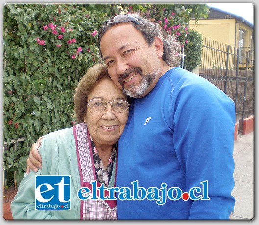 Raúl Gonzalo Franco Alcayaga nació el 29 de octubre 1954 y falleció el 22 de noviembre de 2014. En la imagen junto a su madre Ofelia Alcayaga.