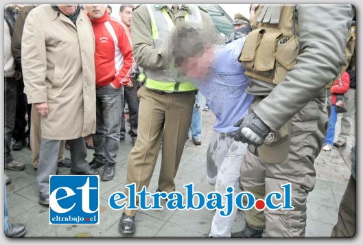 En detención ciudadana el ciclista fue golpeado por los vecinos tras ser acusado del robo de la cartera a una mujer que transitaba por Calle Prat en la comuna de San Felipe la noche del domingo. (Foto Referencial).