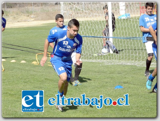 En la Octava Región los sanfelipeños buscaran seguir en la cima de la B y rompiendo records históricos del club. En la imagen durante un entrenamiento aparece el lateral José Cantillana.