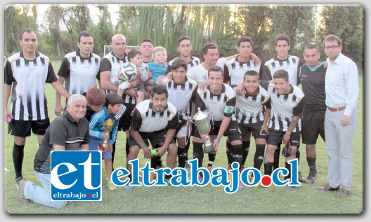 LOS MEJORES.- Colo Colo Farías es el merecido campeón de la Semana Troyana 2015, tras derrotar al Club Deportivo Balmaceda.