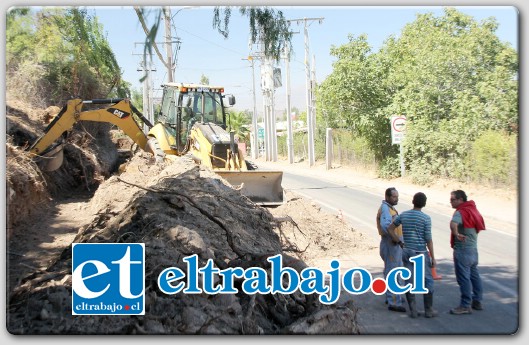 El exceso de agua y un pequeño bypass a propósito de las reparaciones de Canal El Pueblo, serían las causantes de que el agua de ese canal haya escurrido por varias calles de la comuna.