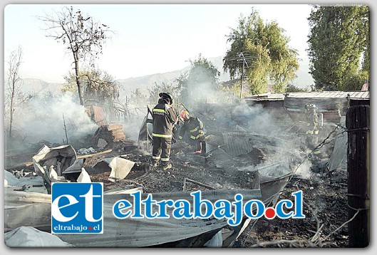 Un voraz incendio redujo prácticamente a cenizas una vivienda de material ligero en el sector de Patagual II en la comuna de Calle Larga.