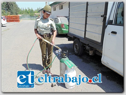 La detección del vehículo que se encontraba estacionado en Calle Maipú se produjo a raíz del operativo generado por el robo de Joyería Lamas.