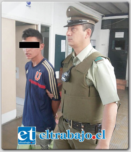 El imputado de sólo 15 años de edad, fue detenido por Carabineros luego de ser acusado por el delito de Robo con violencia e Intimidación, delitos supuestamente cometidos la medianoche del sábado, siendo víctima un joven de catorce años en San Felipe.