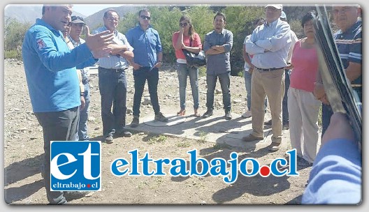 El Gobernador Eduardo León junto al Alcalde Guillermo Reyes se reunieron con vecinos de Los Patos y Casablanca, para buscar una solución a la crítica situación que viven por la falta de agua para beber.