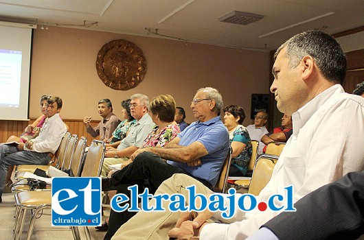 Durante la reunión, el Presidente de la Cooperativa Agua Potable La Troya, Humberto González, manifestó que las napas desde donde extraen el vital elemento están bajando.