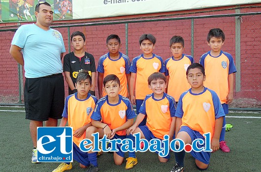 Este es el equipo U10 de la Escuela de Luis Quezada que representará a todo el Valle de Aconcagua en la Copa Crema en Perú.