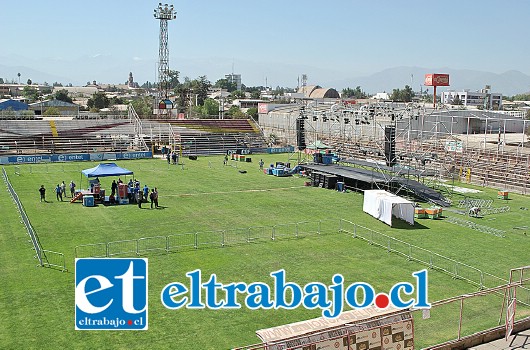 El escenario ya está listo y dispuesto para la realización del Festival Palmenia Pizarro que como ya es tradición, concita una masiva asistencia de público.