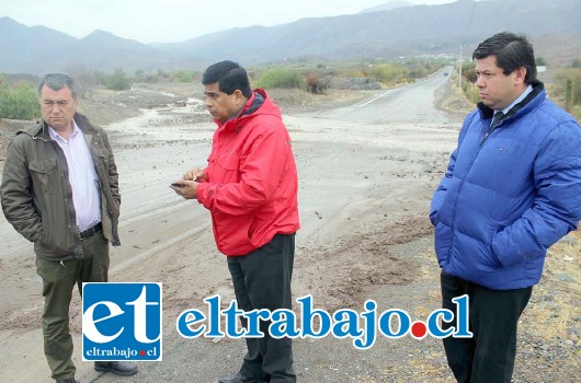 El Gobernador Eduardo León, y el Alcalde Claudio Zurita, recorrieron distintos puntos de la comuna para ver las repercusiones de la copiosa lluvia.