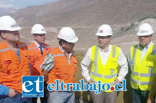 Se realizó una visita a las obras del embalse Chacrillas, en donde participó el Alcalde Guillermo Reyes y diferentes autoridades de gobierno.