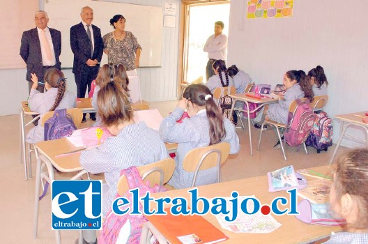 En horas de la mañana de ayer el Alcalde Patricio Freire junto al Concejal Dante Rodríguez visitaron el Liceo Corina Urbina en el inicio de clases.