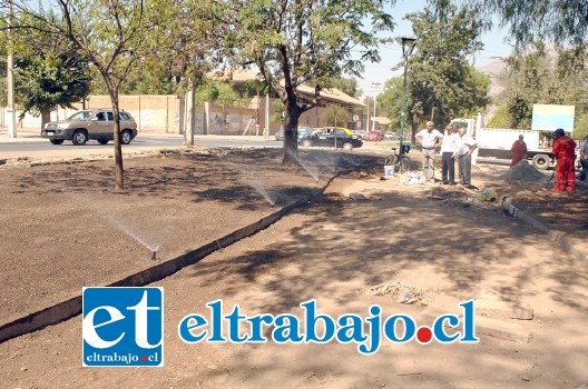 El Administrador Municipal, Patricio González junto al Concejal Dante Rodríguez visitaron algunos sectores de la Avenida Yungay para constatar el avance de los trabajos de mejoramiento.