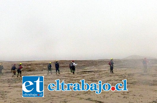 Desolador era el paisaje que observaban los voluntarios de Bomberos que fueron llamados a colaborar en el norte del país.