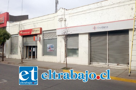 Los delincuentes ingresaron a las oficinas de Correos de Chile e Isapre Cruz Blanca ubicada en calle Salinas con Freire en la comuna de San Felipe.