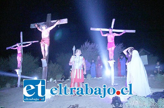 Se trata del mayor Vía Crusis de la Quinta Región, el cual termina cuando los fieles llegan hasta el famoso Cristo de Madera.