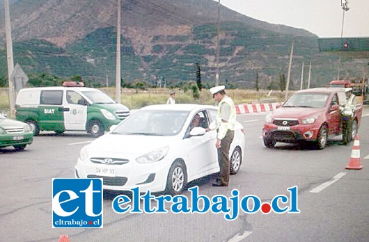 Durante este fin largo fin de semana, Carabineros de la Siat de San Felipe desplegará intensas fiscalizaciones en la Ruta 60 Ch y 5 Norte para prevenir accidentes de tránsito.