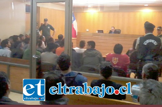 Los trabajadores de la empresa Pixels fueron sometidos a control de detención en el Juzgado de Garantía de San Felipe pasado el mediodía del viernes recuperando su libertad al término de la audiencia.