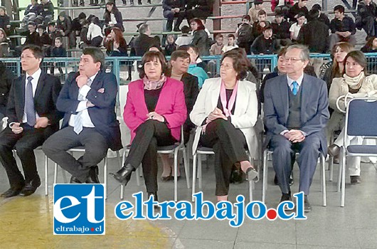 Autoridades en el aniversario 122 del Liceo República de Argentina de Los Andes.