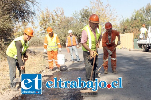 BACHEO.- Es la empresa Aires del Sur la encargada de las obras de bacheo, tal como lo registran nuestras cámaras.