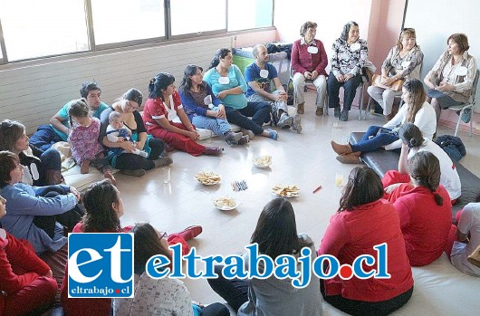 La comunidad participó de esta exitosa experiencia dialogando en torno a la gestación, el nacimiento y la crianza de los bebés.