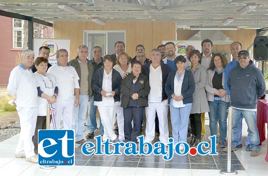 La directora del Servicio de Salud Aconcagua, Dra. Vilma Olave, el director, Dr. Jaime Retamal Garrido y funcionarios participaron en inauguración de la primera etapa de construcción del Quincho de Recreación para funcionarios.