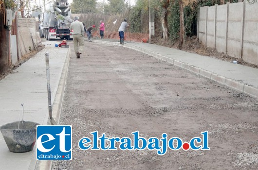 El municipio está realizando diferentes obras, tanto en veredas como pavimentos, para que los vecinos del Patagual puedan esperar el invierno con mejor ánimo.