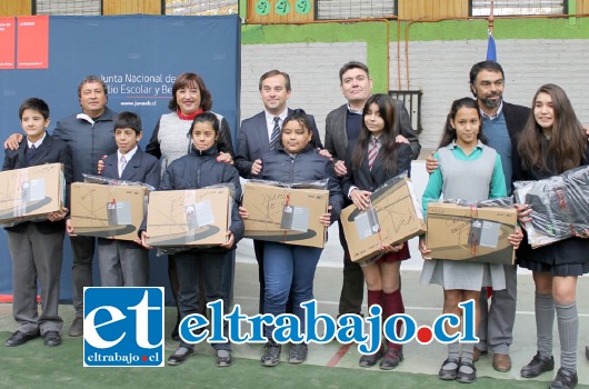 36 alumnos de establecimientos municipalizados de Calle Larga, fueron beneficiados por el programa ‘Yo Elijo mi PC’.