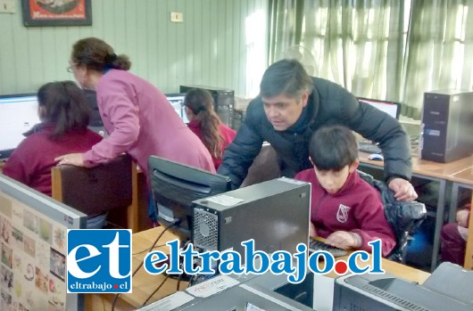 El programa ‘Internet rural’ permite de dotar de internet inalámbrico a cinco establecimientos educacionales rurales de la comuna.