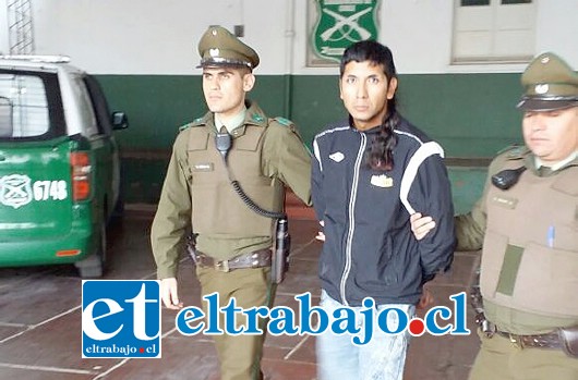 El agresor fue identificado como Jim Benjamín Irarrázabal Calderón de 21 años, quien fue puesto a disposición del tribunal por el delito de lesiones graves.