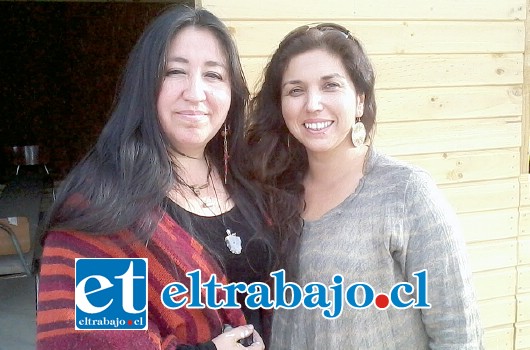 Lorena Véliz Flores, encargada del programa patrimonial de la escuela José Bernardo Suárez y Sandra Lucero, Directora de dicho establecimiento educacional.