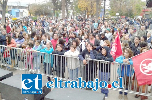 Con gran participación se desarrolló el acto de conmemoración del día del Trabajador, que por primera se llevó a cabo en la plaza de la comuna de Calle Larga.