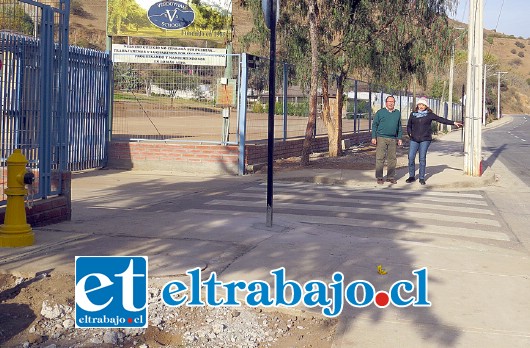 El alcalde Marillanca y la concejal Puebla, visitaron las obras de pavimentación terminadas de las calles de la comuna.