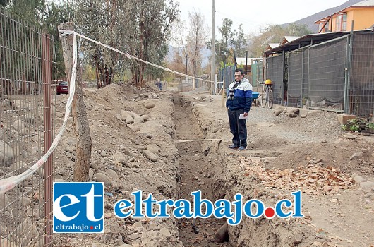 Vecinos se muestran preocupados por la falta de medidas de seguridad que presentan las excavaciones que han realizado para los alcantarillados en la población Libertad de Piguchén.