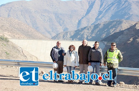 Una comitiva conformada por el directorio de la Junta de Vigilancia del Río Putaendo, visitó el Embalse Chacrillas, el que será inaugurado a mediados de julio por la Presidenta Michelle Bachelet.