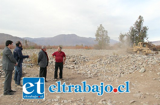 Autoridades del municipio visitaron el sector de Estero Seco para supervisar las labores de limpieza que se realizan en el lugar.